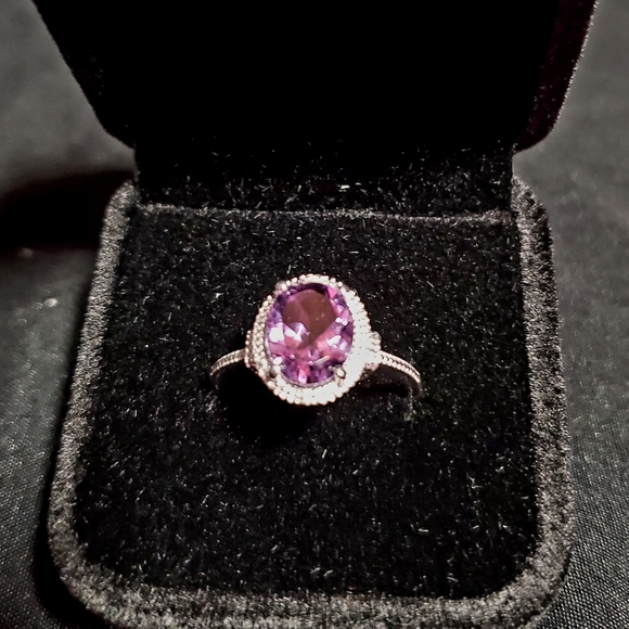3.30 Carat Natural Oval Amethyst & Diamond Ring - Picture 3 of 4